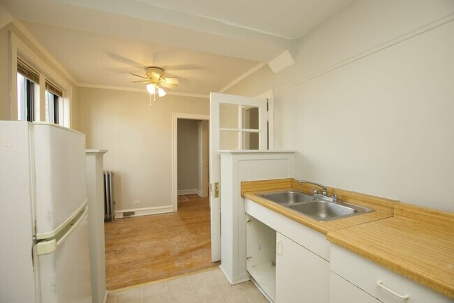Foto del edificio - 3150 W Belle Plaine Ave