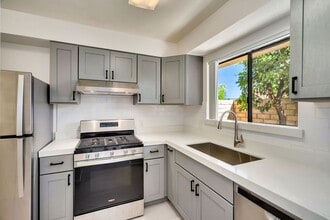 Building Photo - 74465 Driftwood Dr