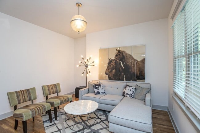 Building Photo - 919 Joseph Ave