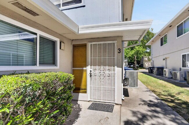 Building Photo - Charming 2-Bed Condo Retreat in Citrus Heights