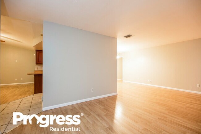 Building Photo - 923 SE 19th St