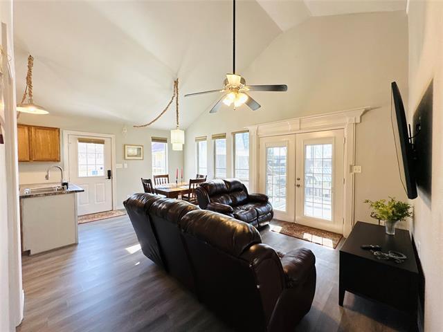 Building Photo - 290 Harbor Dr