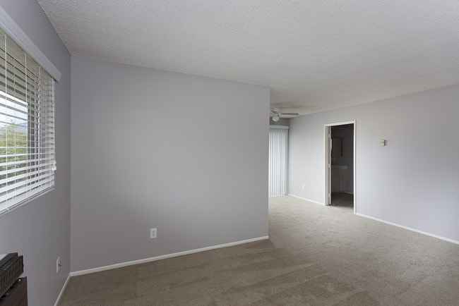 Building Photo - 162 Brightwood Ave