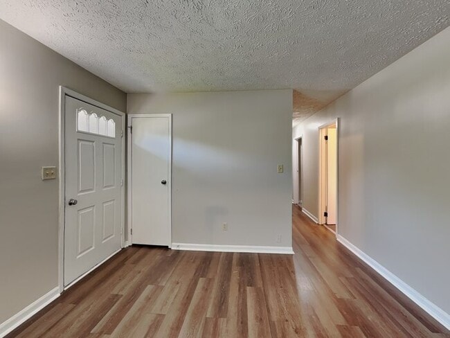 Building Photo - 1502 Elizabeth Dr