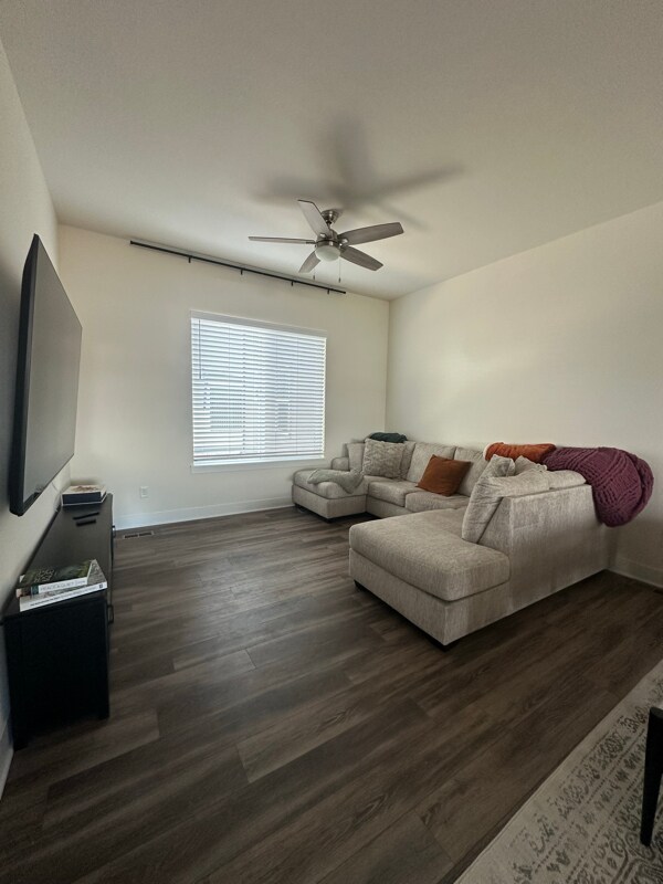 Foto del edificio - 5058 Ward Rd