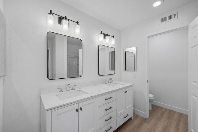 Building Photo - Beautifully Updated Townhome in Dana Point