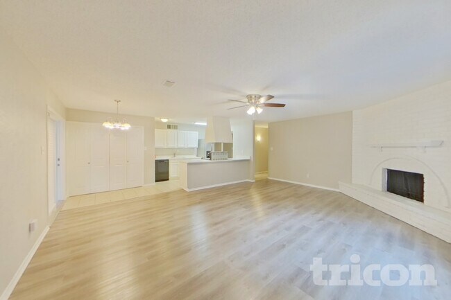 Foto del edificio - 7309 Hedge Dr
