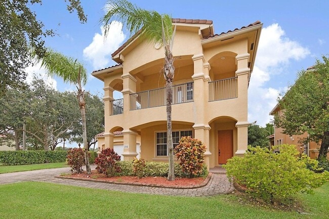 Building Photo - 748 Cresta Cir