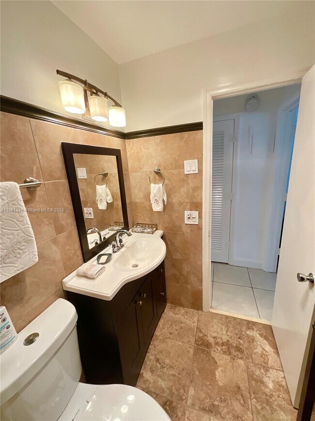 Building Photo - 419 Golden Isles Dr