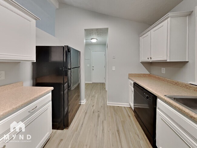 Building Photo - 7792 Chase Woods Dr