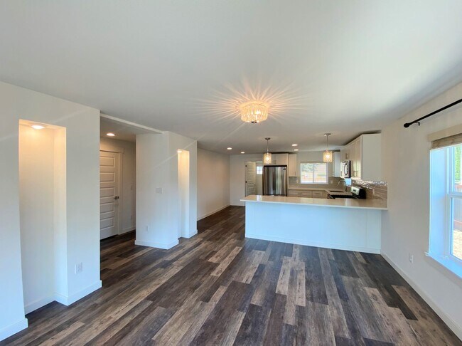 Foto del edificio - Vintage University Place Four Bedroom