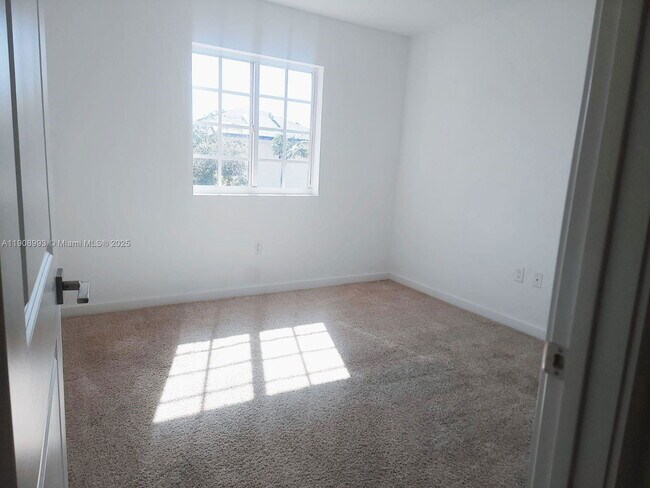 Foto del edificio - 1363 NW 208th Terrace