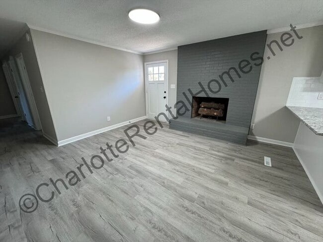 Building Photo - Beautiful home on nice street in Cherryville