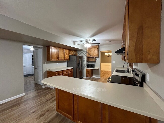 Foto del edificio - 100 Kendallwood Dr