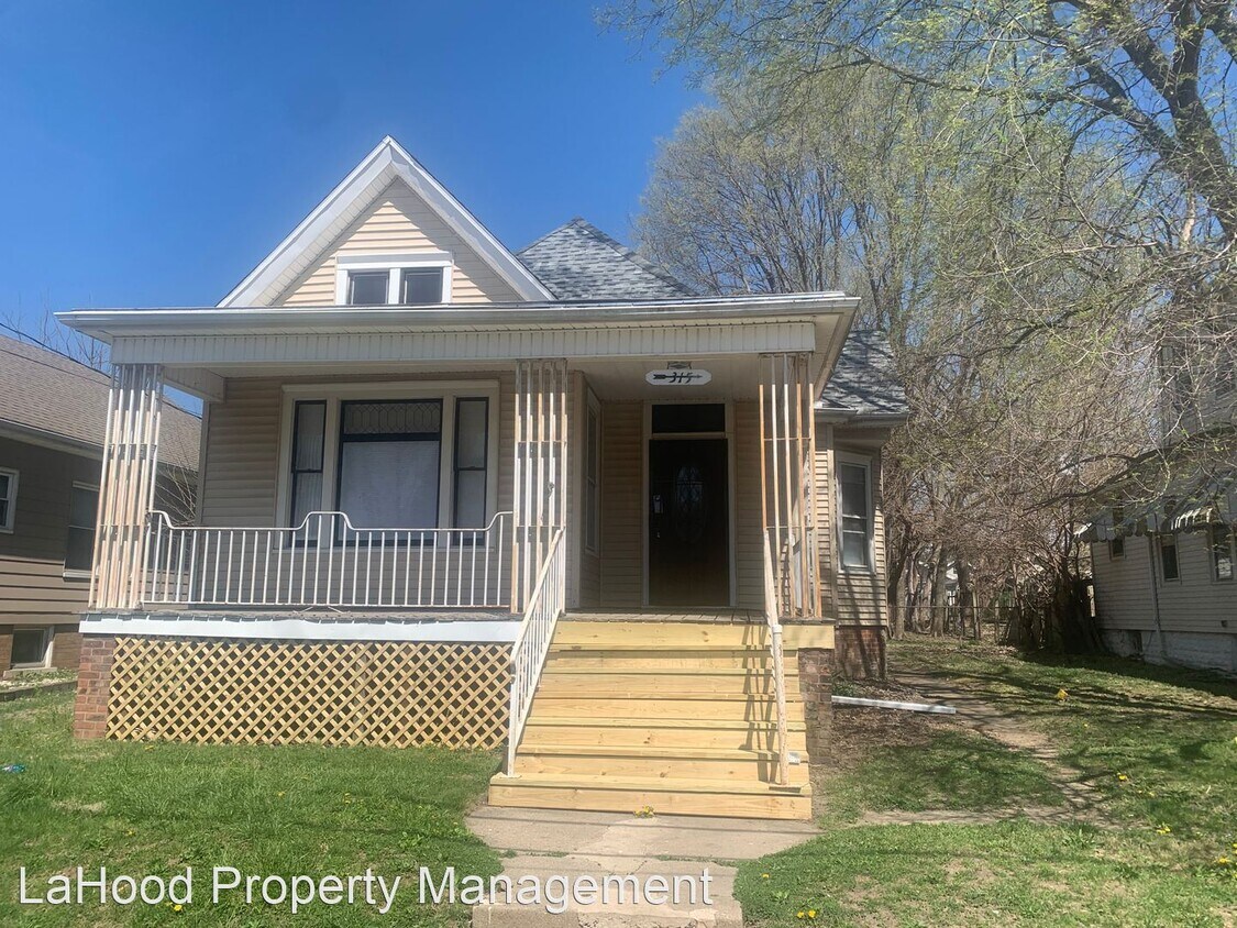 Foto principal - 3 br, 1 bath House - 315 E Maywood Ave