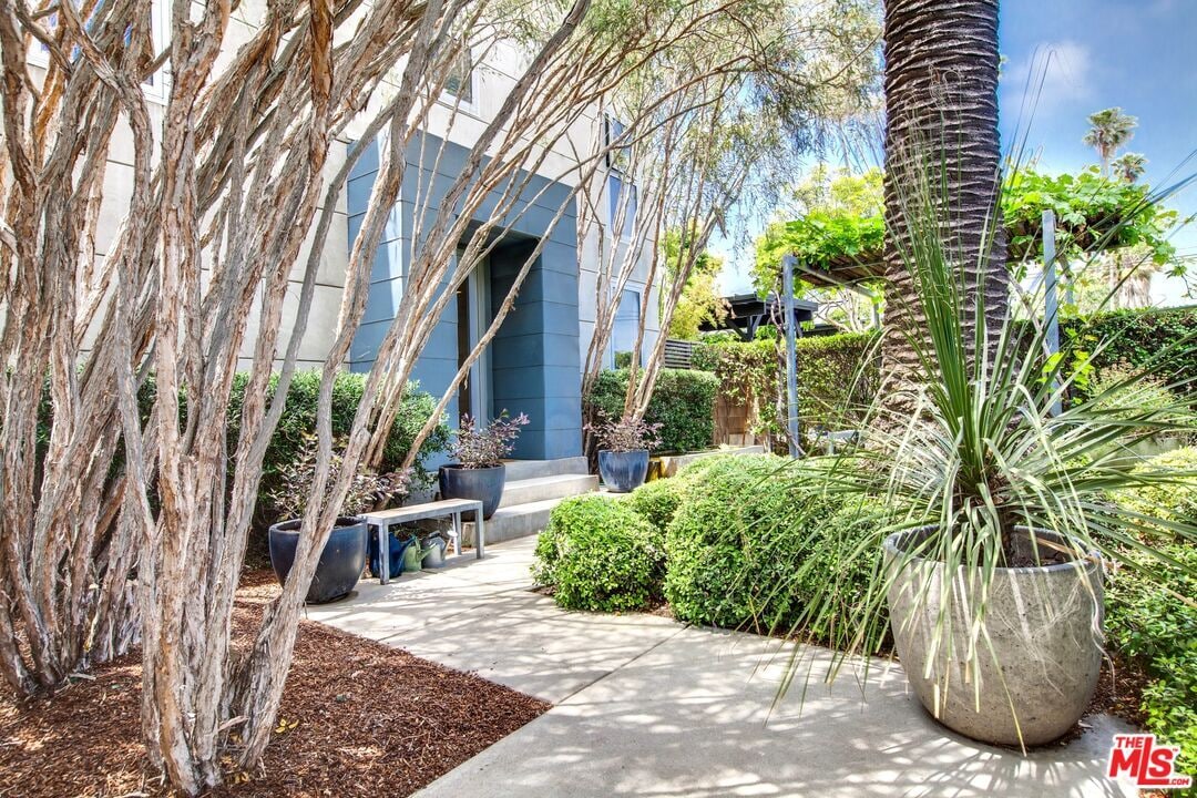 Primary Photo - 757 Milwood Ave
