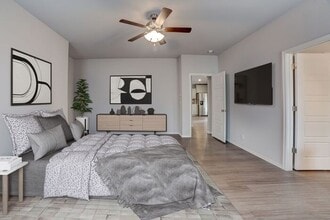 Building Photo - 2634 E 8th St