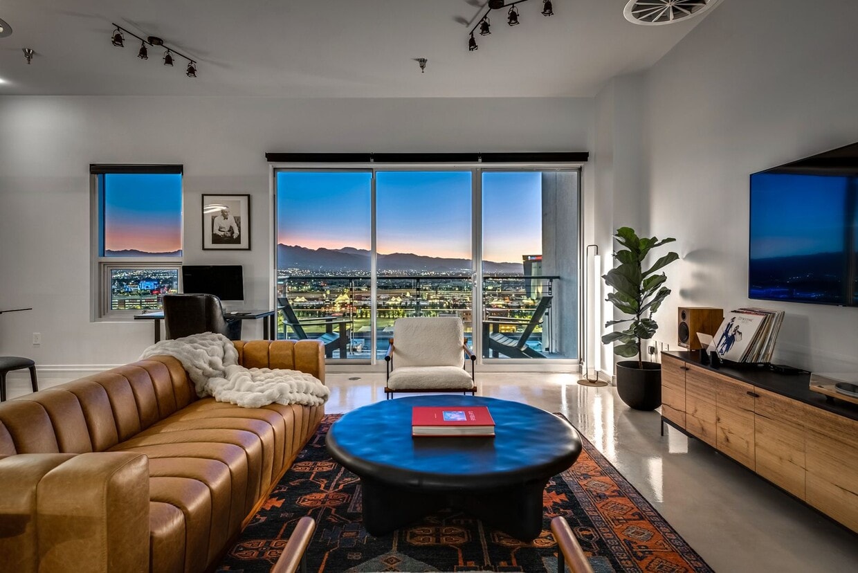 Primary Photo - Newport Lofts 1502