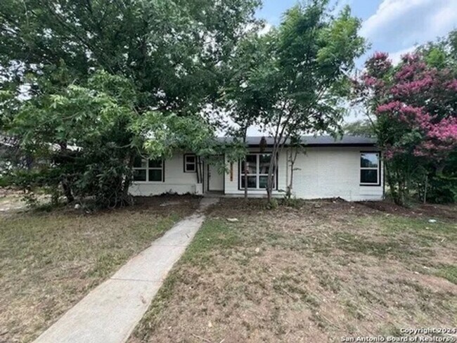 Foto del edificio - Charming 3-Bedroom Home in Wilshire Neighb...
