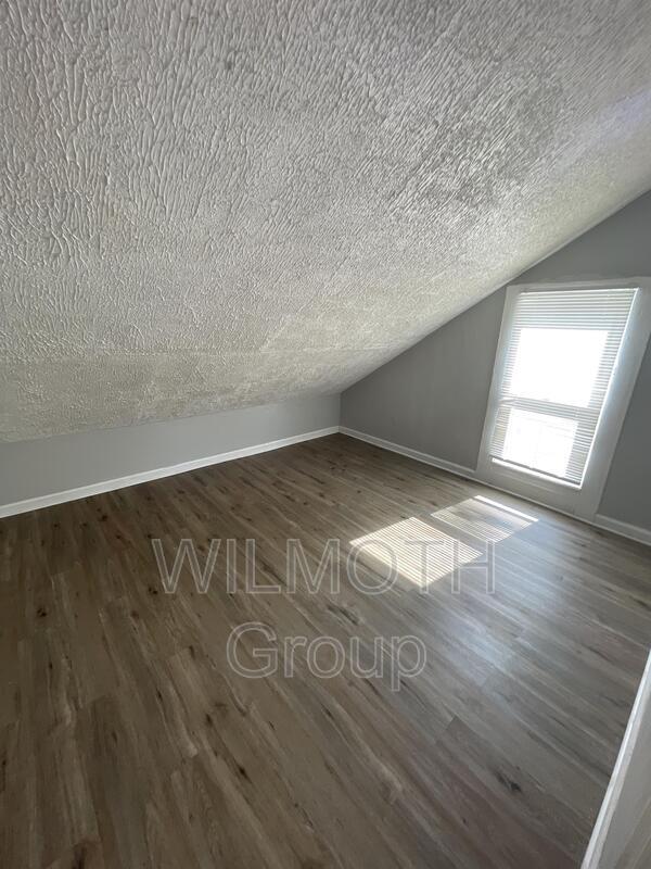 Building Photo - 608 E Pike St