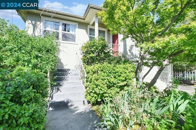 Building Photo - 1425 Estudillo St