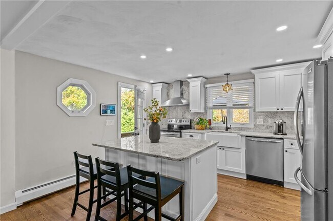 Building Photo - 12 Bray Ln