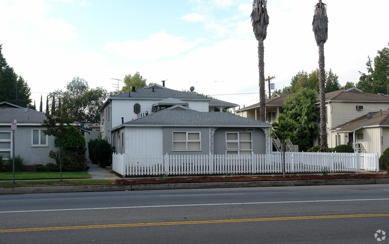 Building Photo - 13804 Burbank Blvd