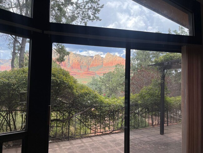 Building Photo - HOME- UPTOWN- RED ROCK VIEWS