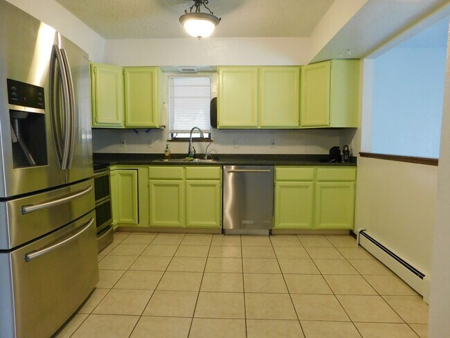 Foto del edificio - 2422 1/2 Hidden Valley Drive