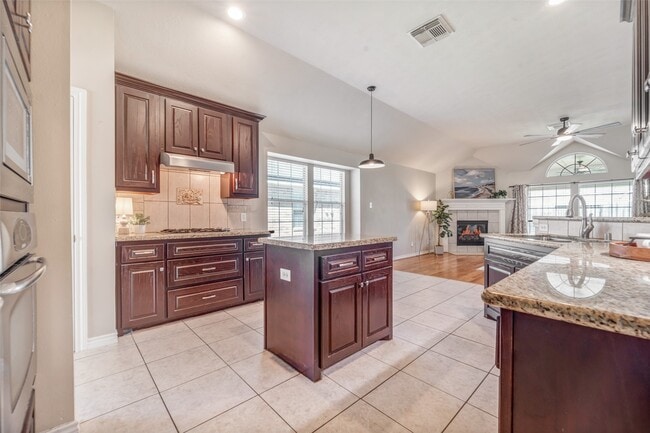 Foto del edificio - 22914 Cove Timbers Ct