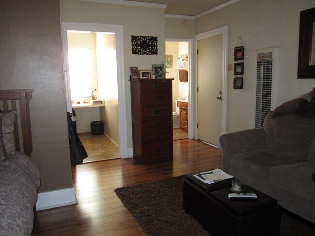 Foto del edificio - 3400 E 2nd St