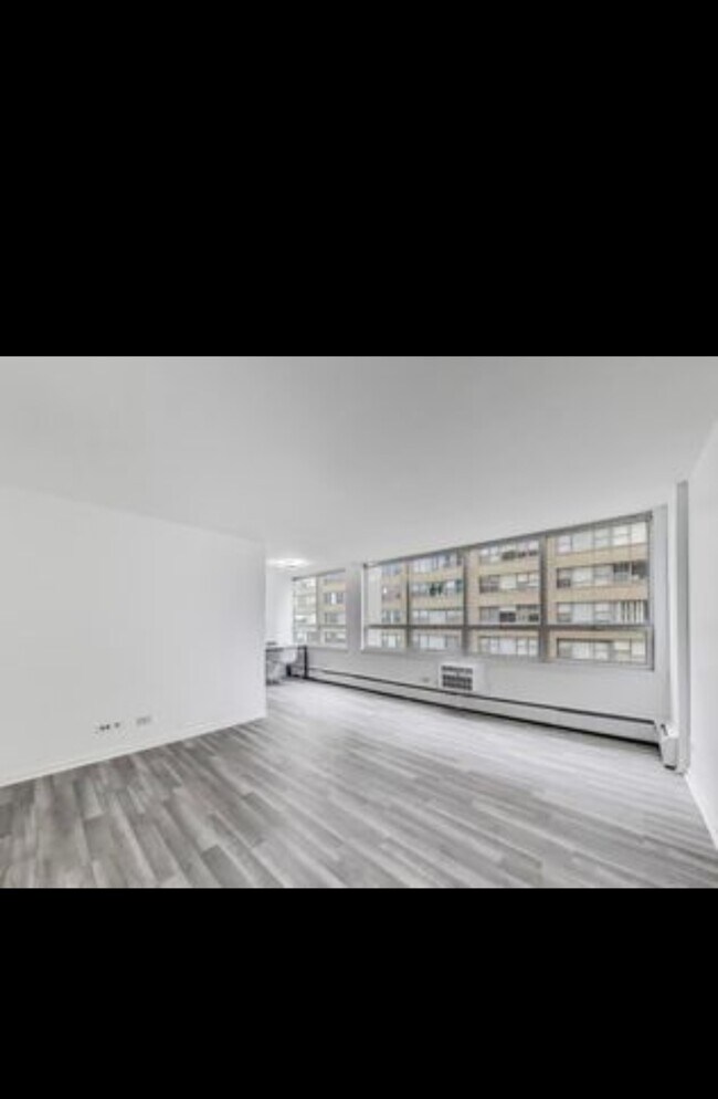 Building Photo - 6171 N Sheridan Rd