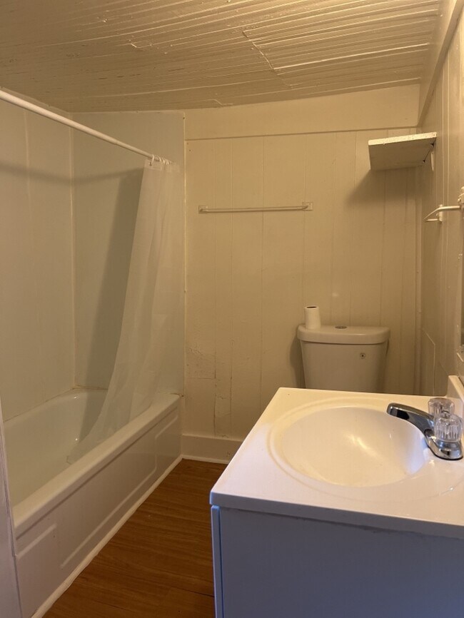 Foto del edificio - 219 Crest Ln
