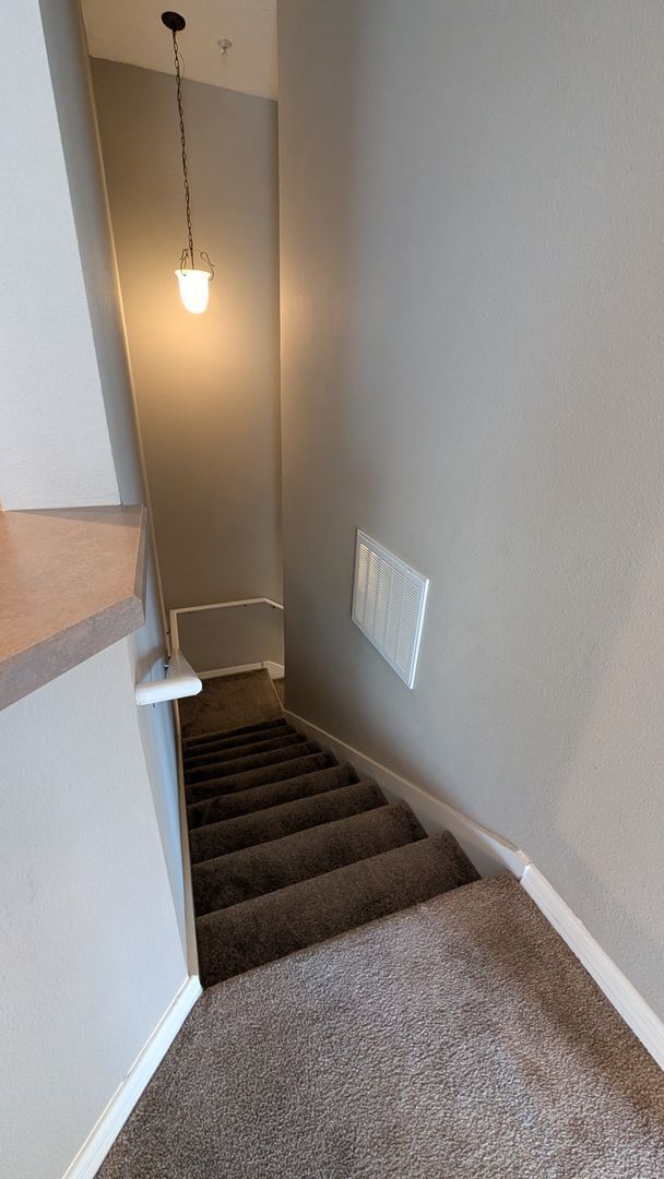 Building Photo - Two Bedrooms with floor plan at the same level and one car garage.