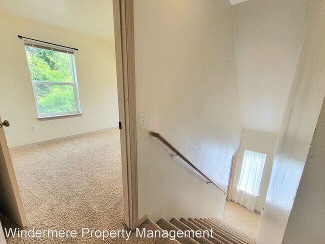Foto del edificio - 3 br, 1.5 bath House - 6222 NE CENTER STREET