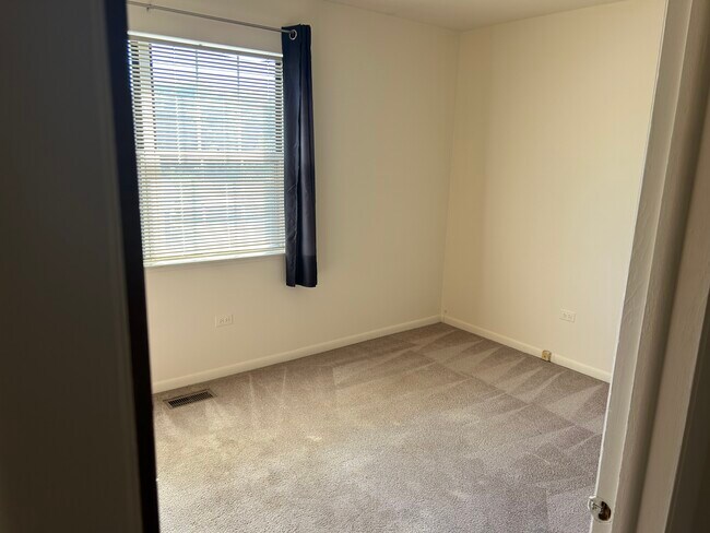 Building Photo - 455 N Cambridge Dr