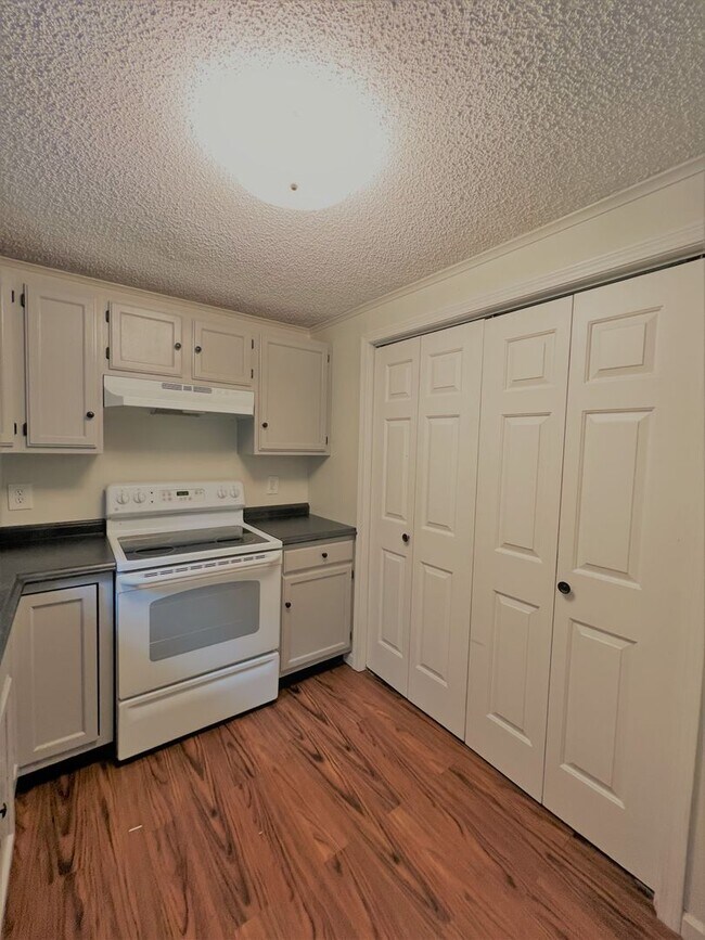 Foto del edificio - 30-32 Scammell Ave