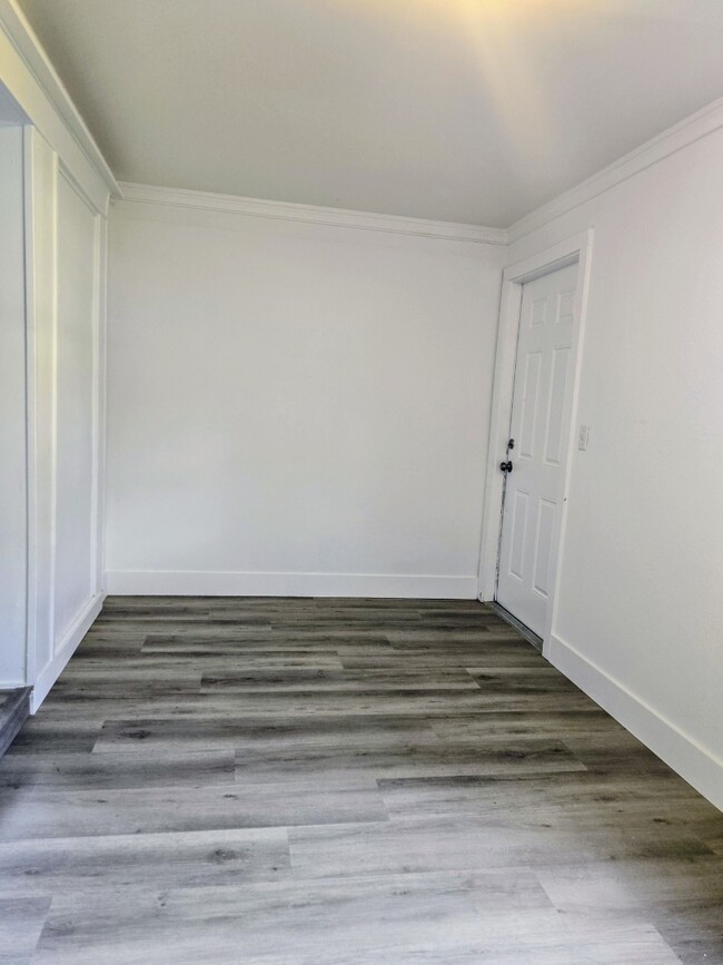 Building Photo - 3827 Eve Dr W