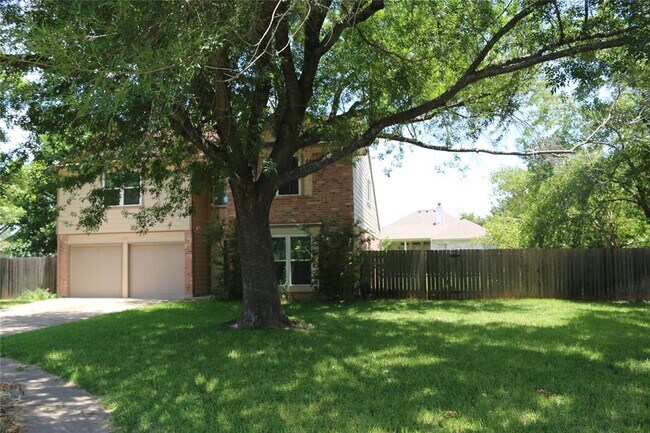 Building Photo - 704 W Custers Creek Bend