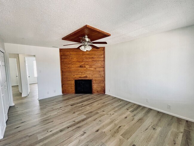 Foto del edificio - 1203 Redwood St