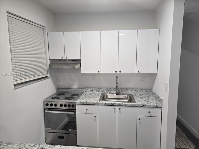 Building Photo - 2418 Sherman St