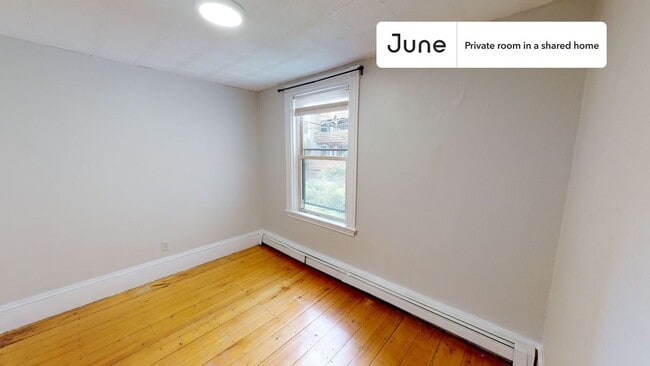 Building Photo - Room in Shared 4 bed/1 bath home