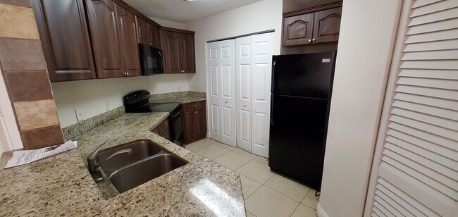 Foto del edificio - 6272 NW 186th St