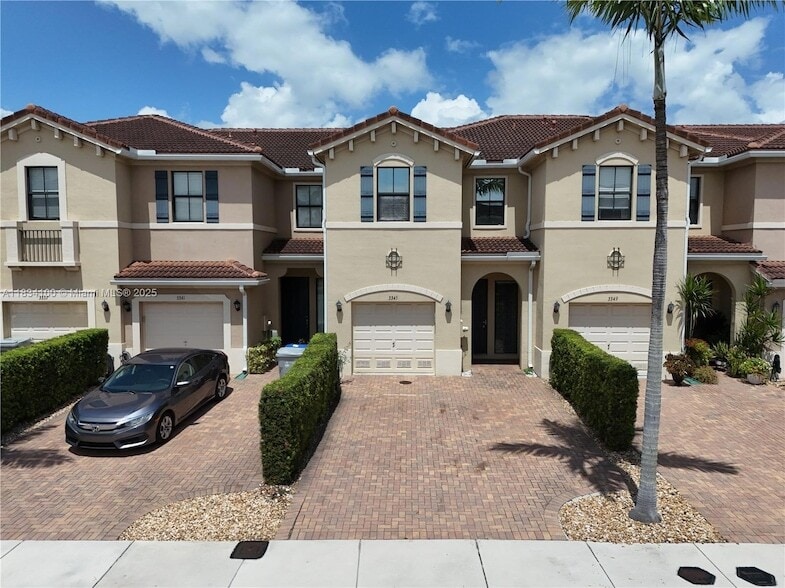 Primary Photo - 3345 NW 11th Ave