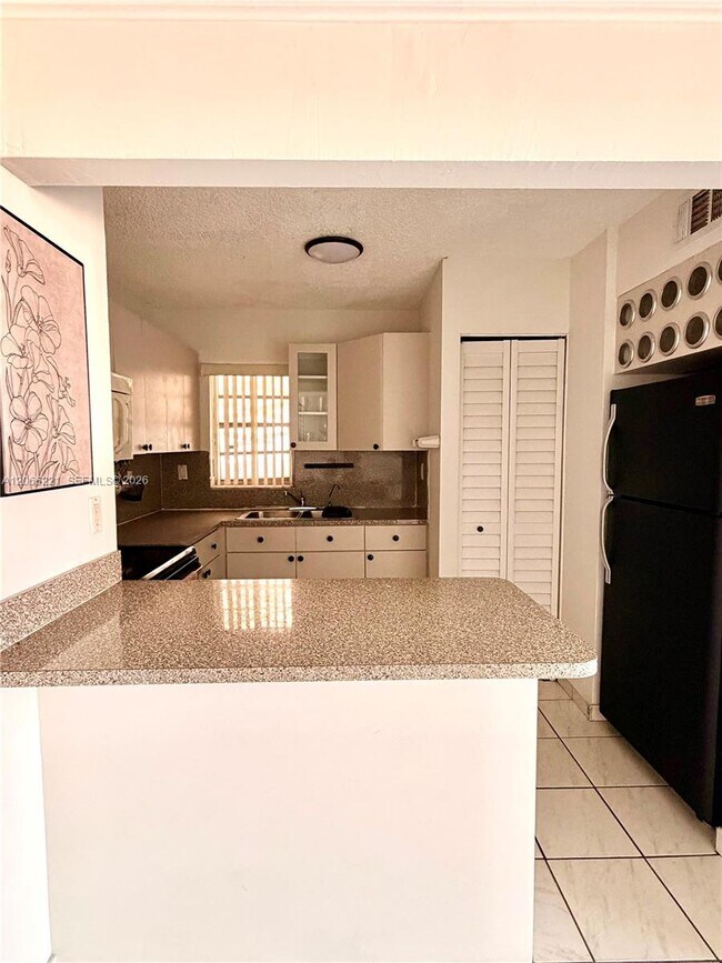 Foto del edificio - 840 NW 87th Ave