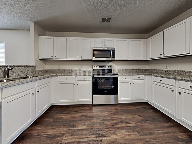 Building Photo - 3028 Crusades St