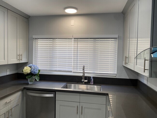 Kitchen - 1707 Barry Ave