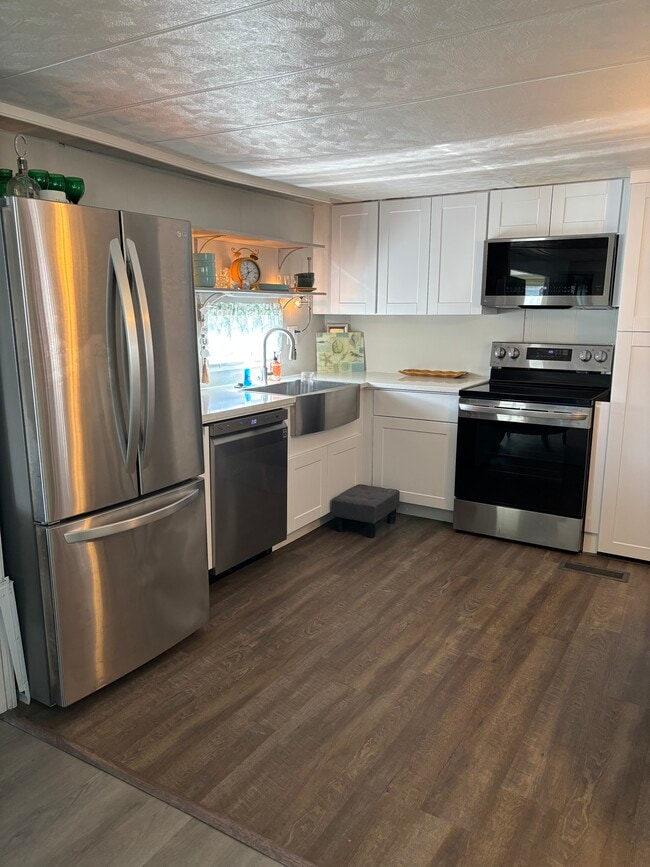 Building Photo - 3017 Saralake Blvd