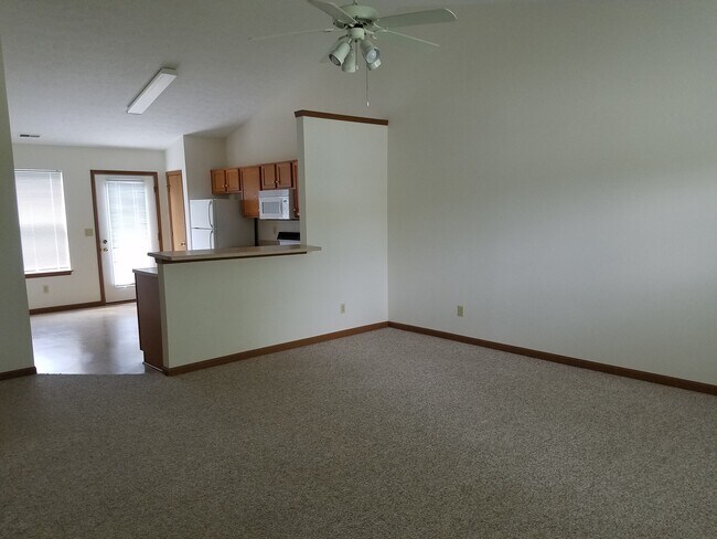 Building Photo - 110 Phillips Ct