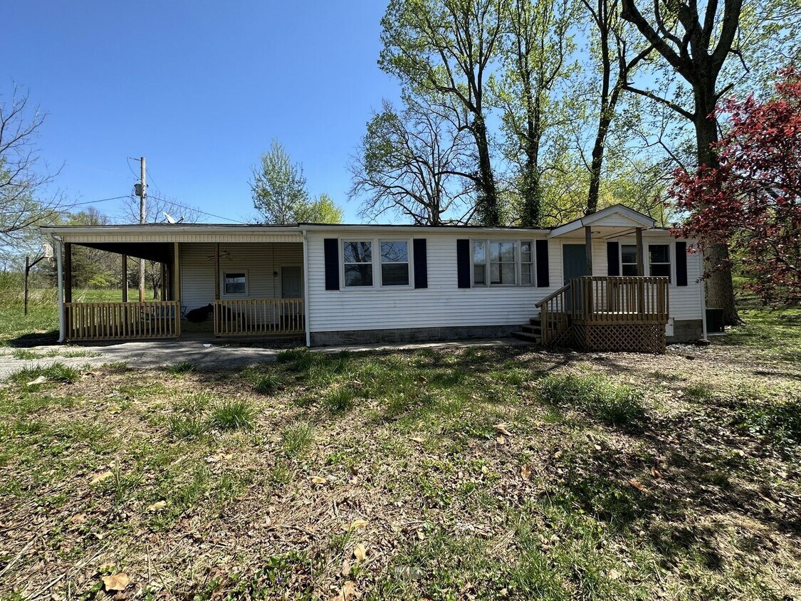 Primary Photo - Newly Renovated 4 Bed, 2 Bath in Dickson